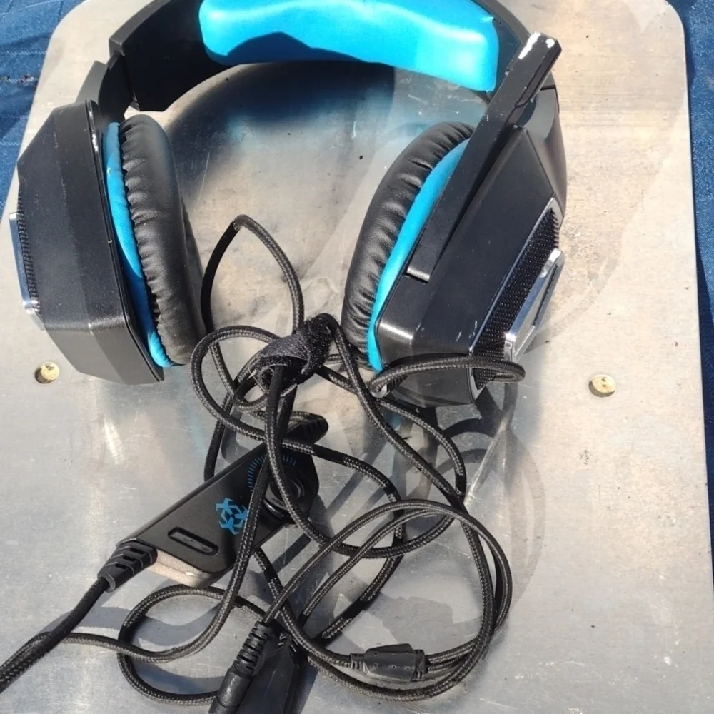 Hunterspider v1 Gaming Headset with Microphone - Black and Blue